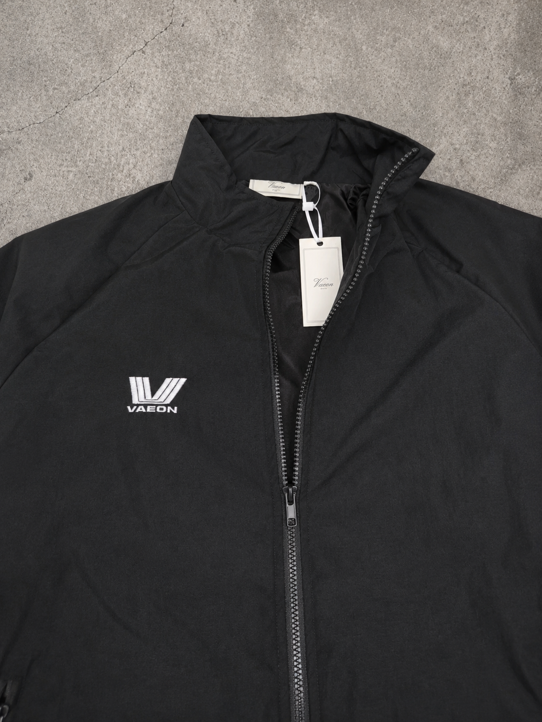 HYDROPHOBIA SHELL JACKET NYXTA BLACK